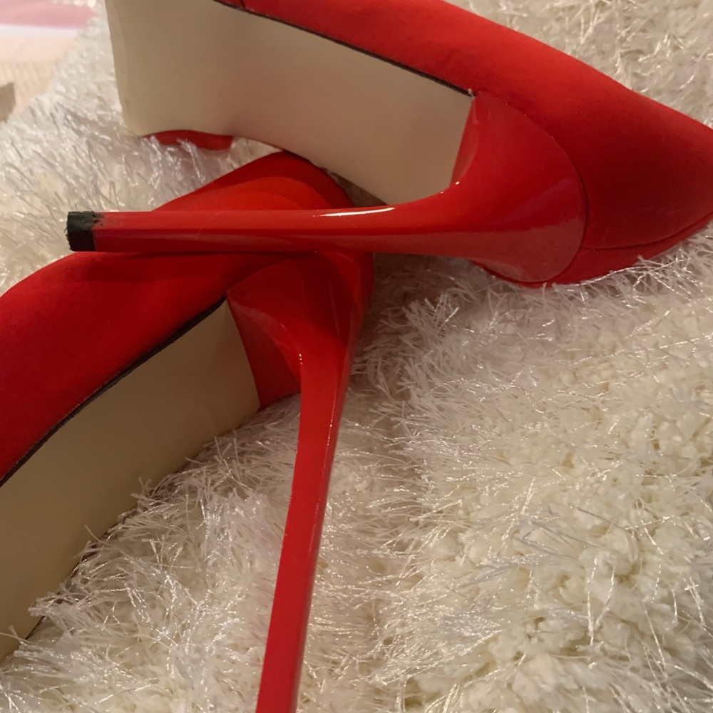 RED PUMP HEELS - Picture 9 of 15